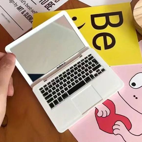 Brand New MirrorBook Air - Picture 3 of 3